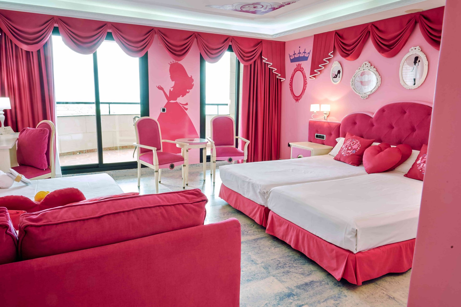 room_image.entity.field_media_image.entity.title.value room_image.entity.field_media_image.entity.alt.value