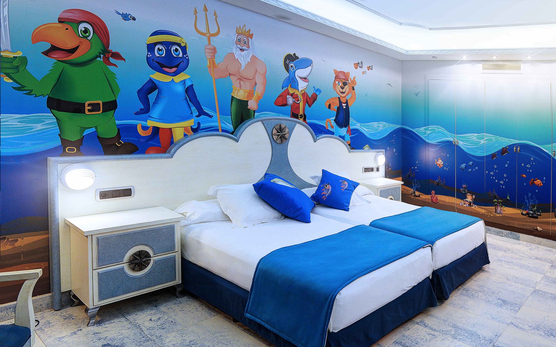 room_image.entity.field_media_image.entity.title.value room_image.entity.field_media_image.entity.alt.value