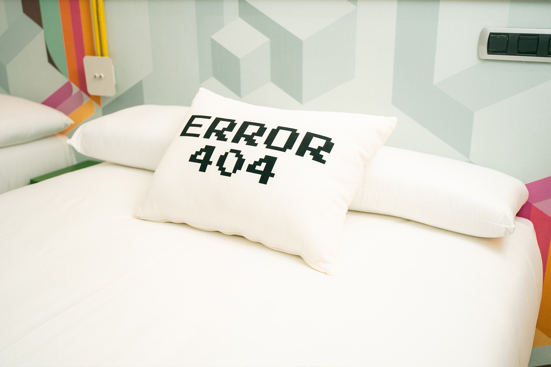 room_image.entity.field_media_image.entity.title.value room_image.entity.field_media_image.entity.alt.value