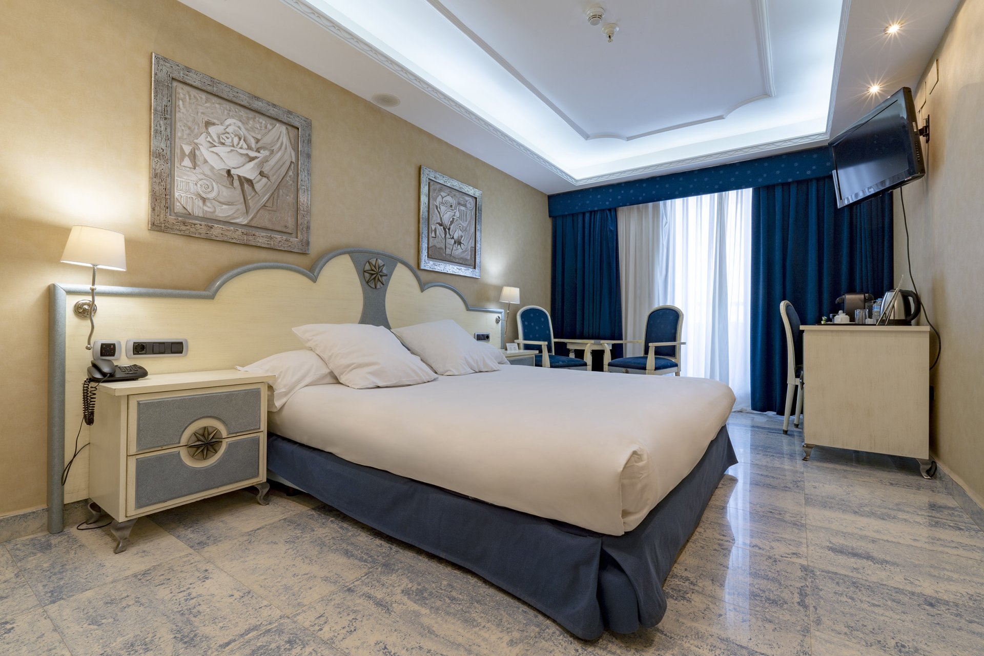 room_image.entity.field_media_image.entity.title.value room_image.entity.field_media_image.entity.alt.value