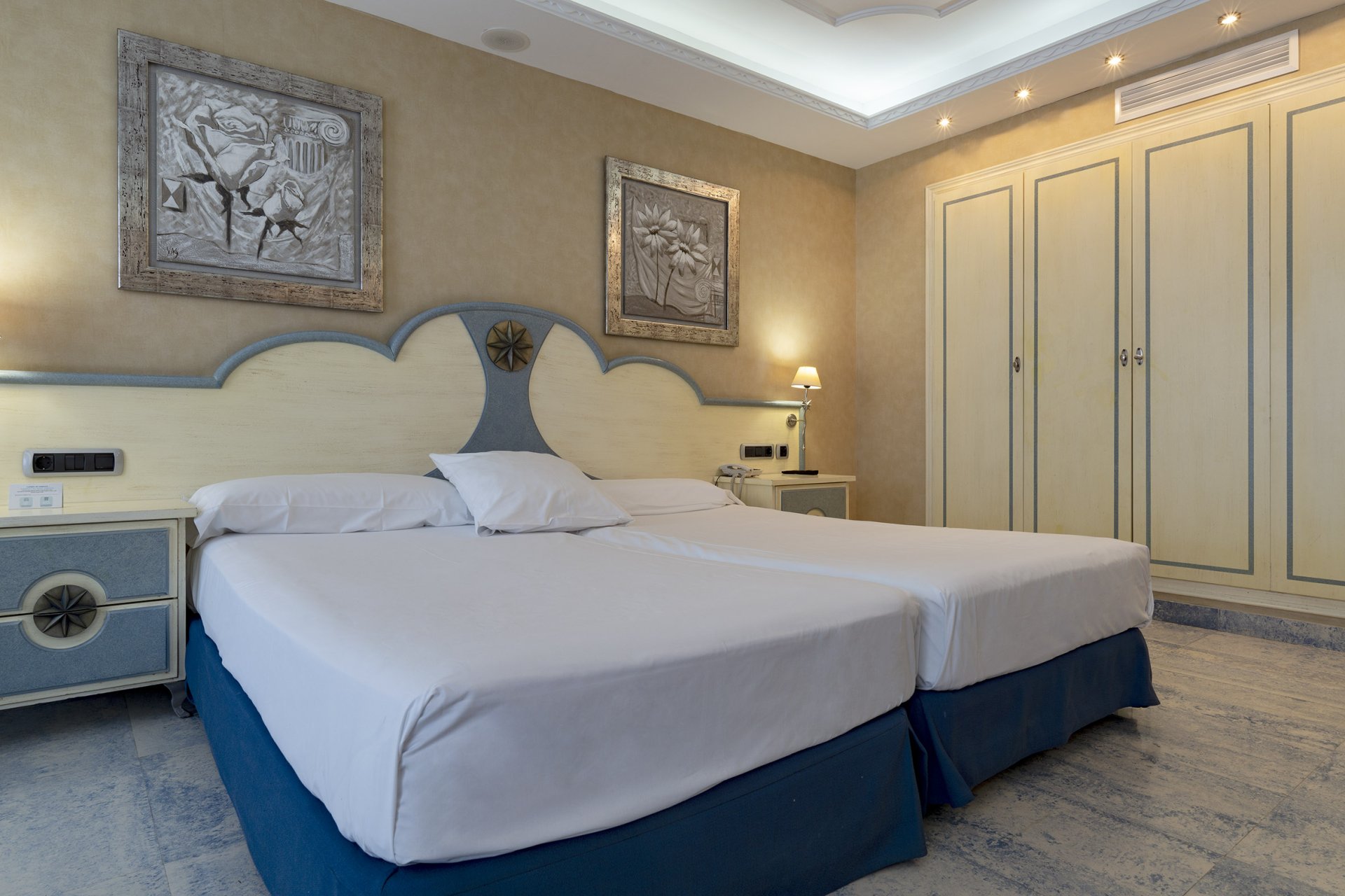 room_image.entity.field_media_image.entity.title.value room_image.entity.field_media_image.entity.alt.value