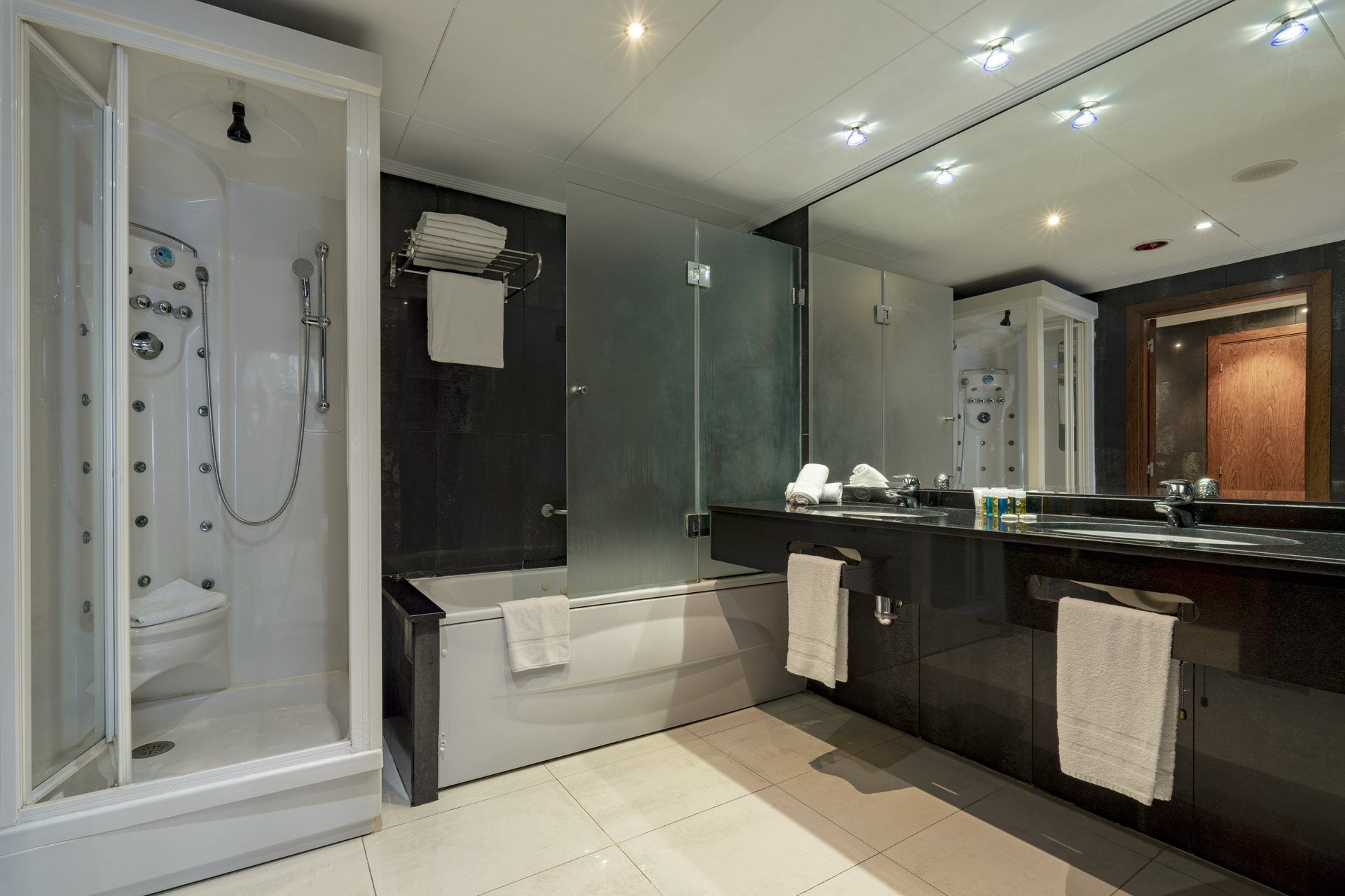 room_image.entity.field_media_image.entity.title.value room_image.entity.field_media_image.entity.alt.value