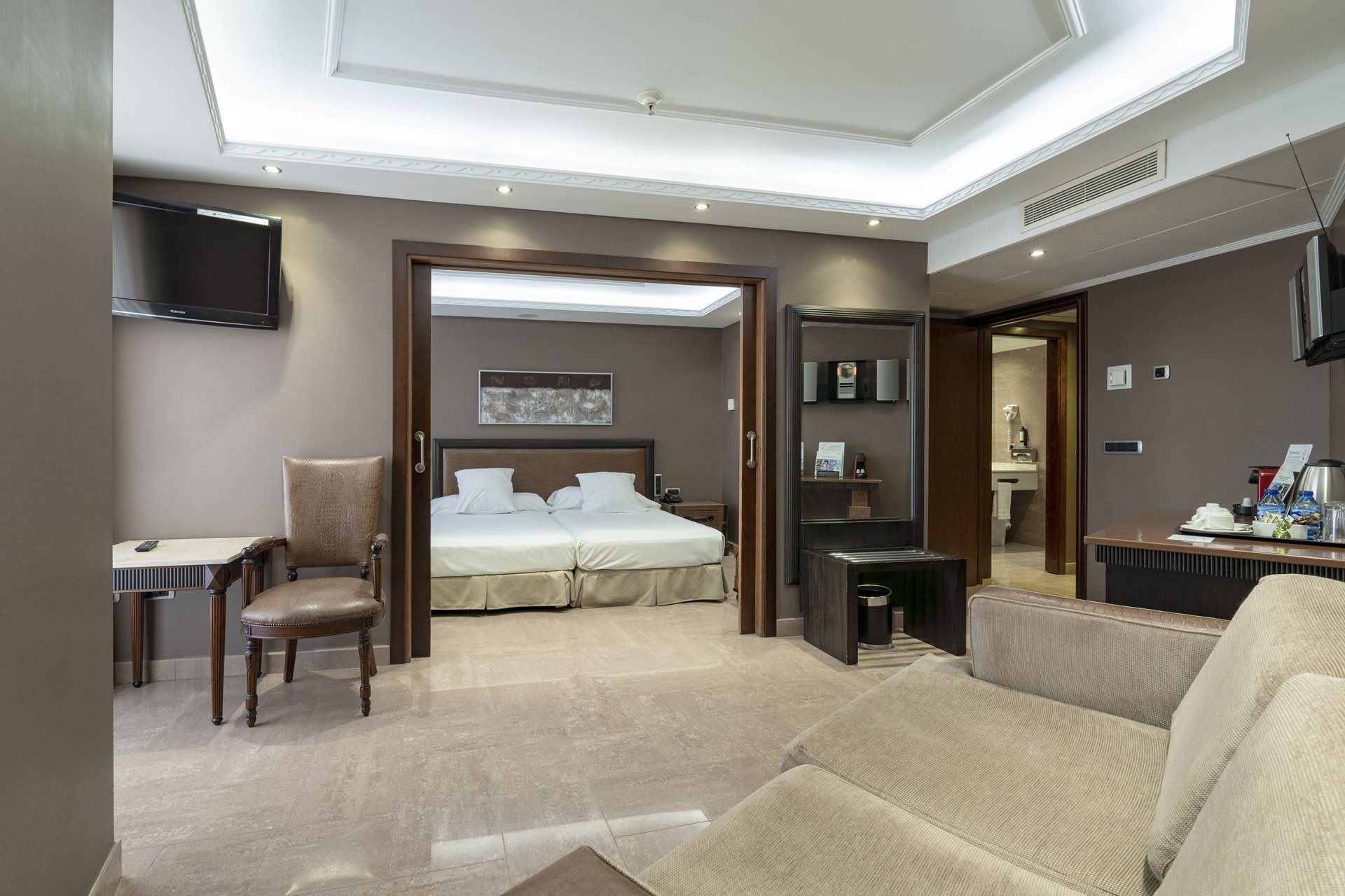 room_image.entity.field_media_image.entity.title.value room_image.entity.field_media_image.entity.alt.value