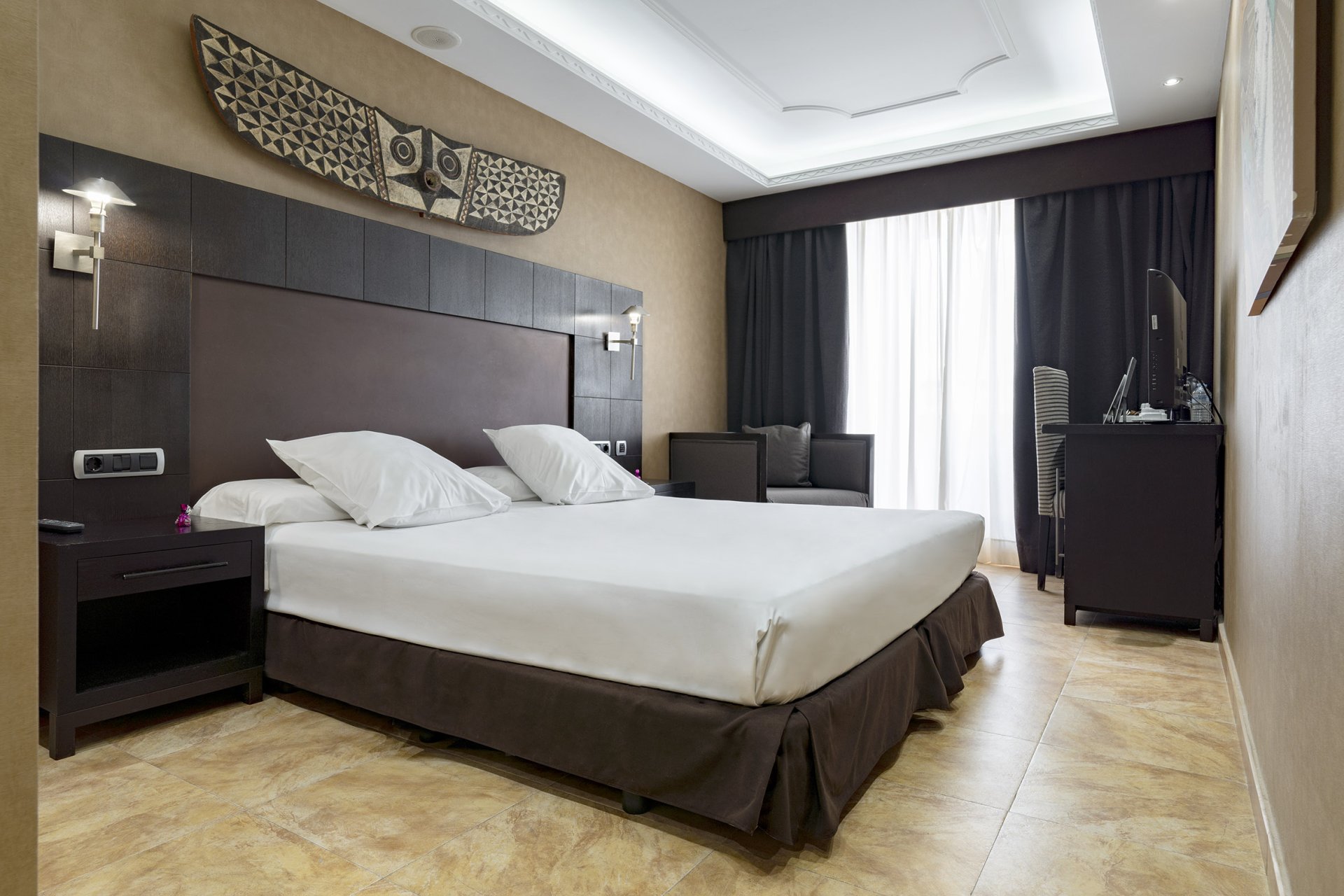 room_image.entity.field_media_image.entity.title.value room_image.entity.field_media_image.entity.alt.value