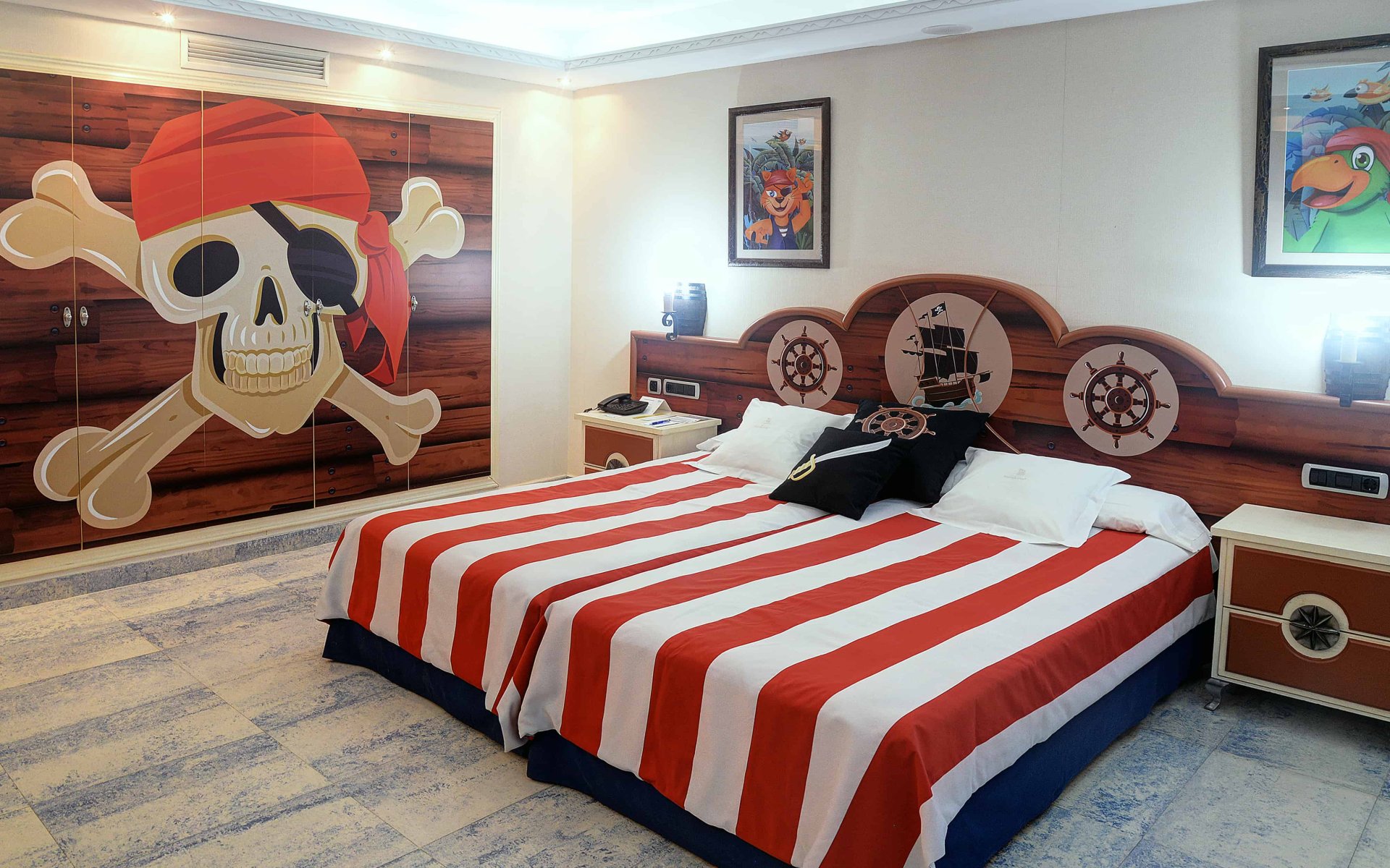 room_image.entity.field_media_image.entity.title.value room_image.entity.field_media_image.entity.alt.value
