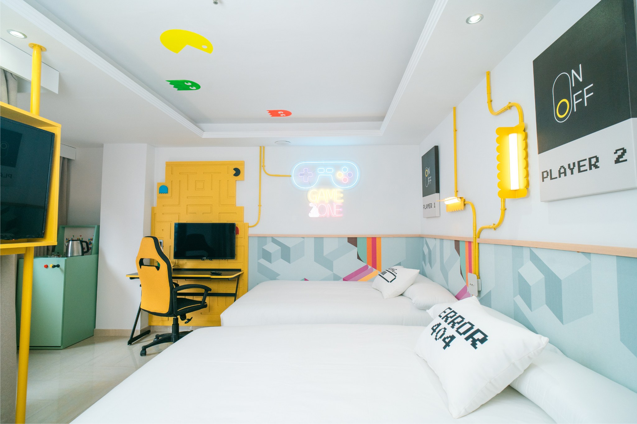 room_image.entity.field_media_image.entity.title.value room_image.entity.field_media_image.entity.alt.value