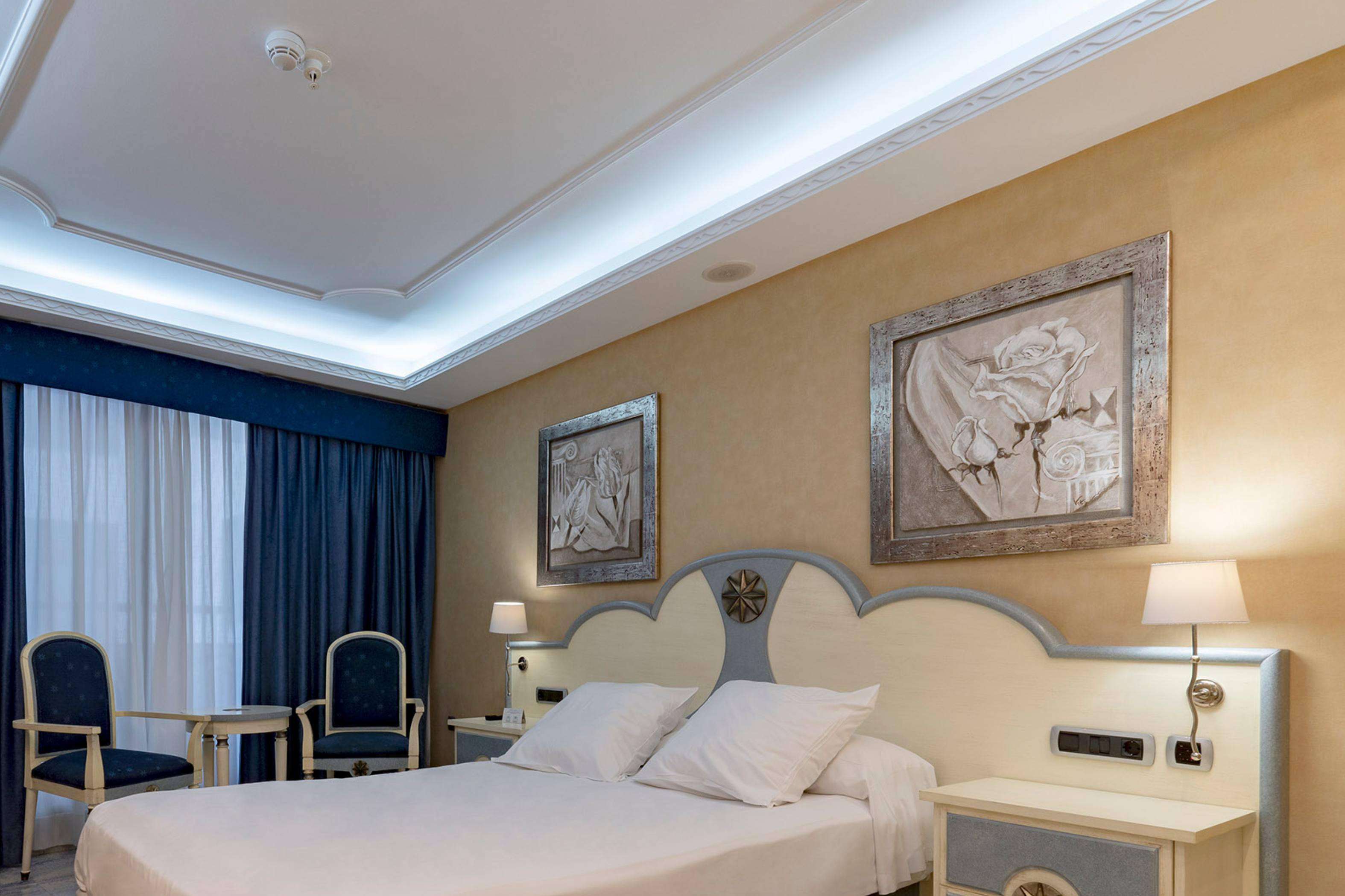 room_image.entity.field_media_image.entity.title.value room_image.entity.field_media_image.entity.alt.value