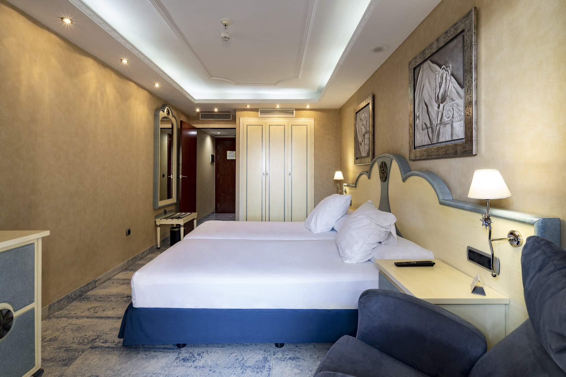 room_image.entity.field_media_image.entity.title.value room_image.entity.field_media_image.entity.alt.value