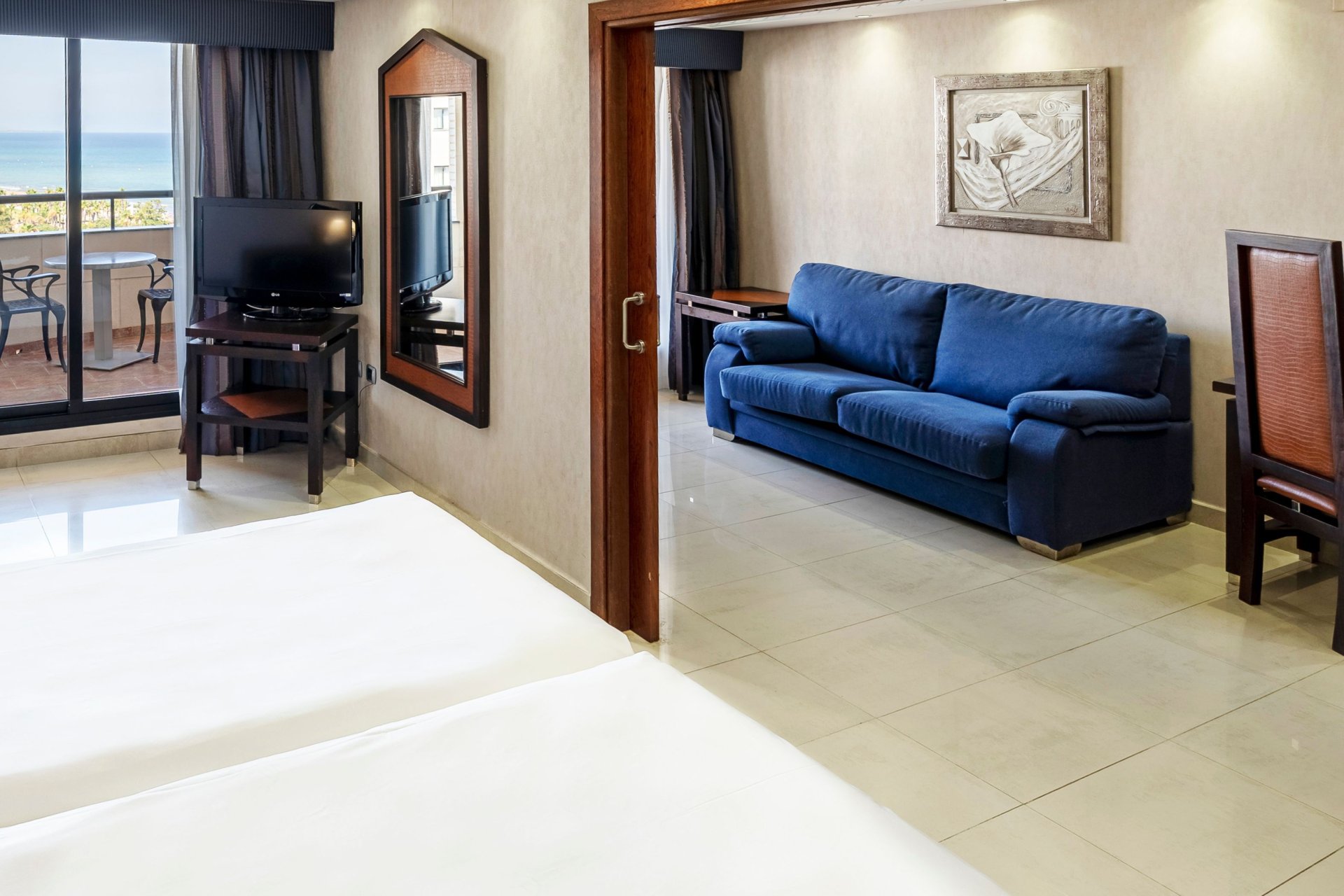 room_image.entity.field_media_image.entity.title.value room_image.entity.field_media_image.entity.alt.value