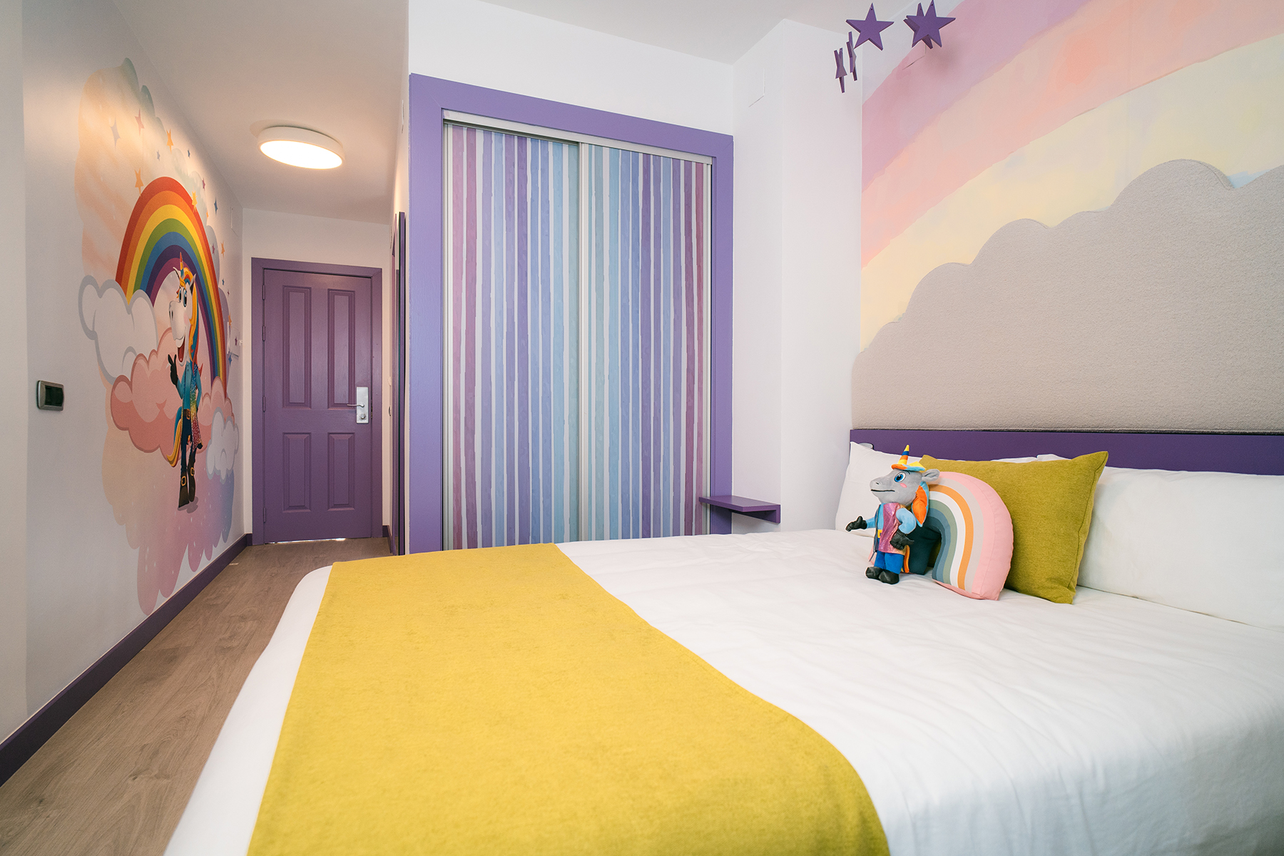 room_image.entity.field_media_image.entity.title.value room_image.entity.field_media_image.entity.alt.value