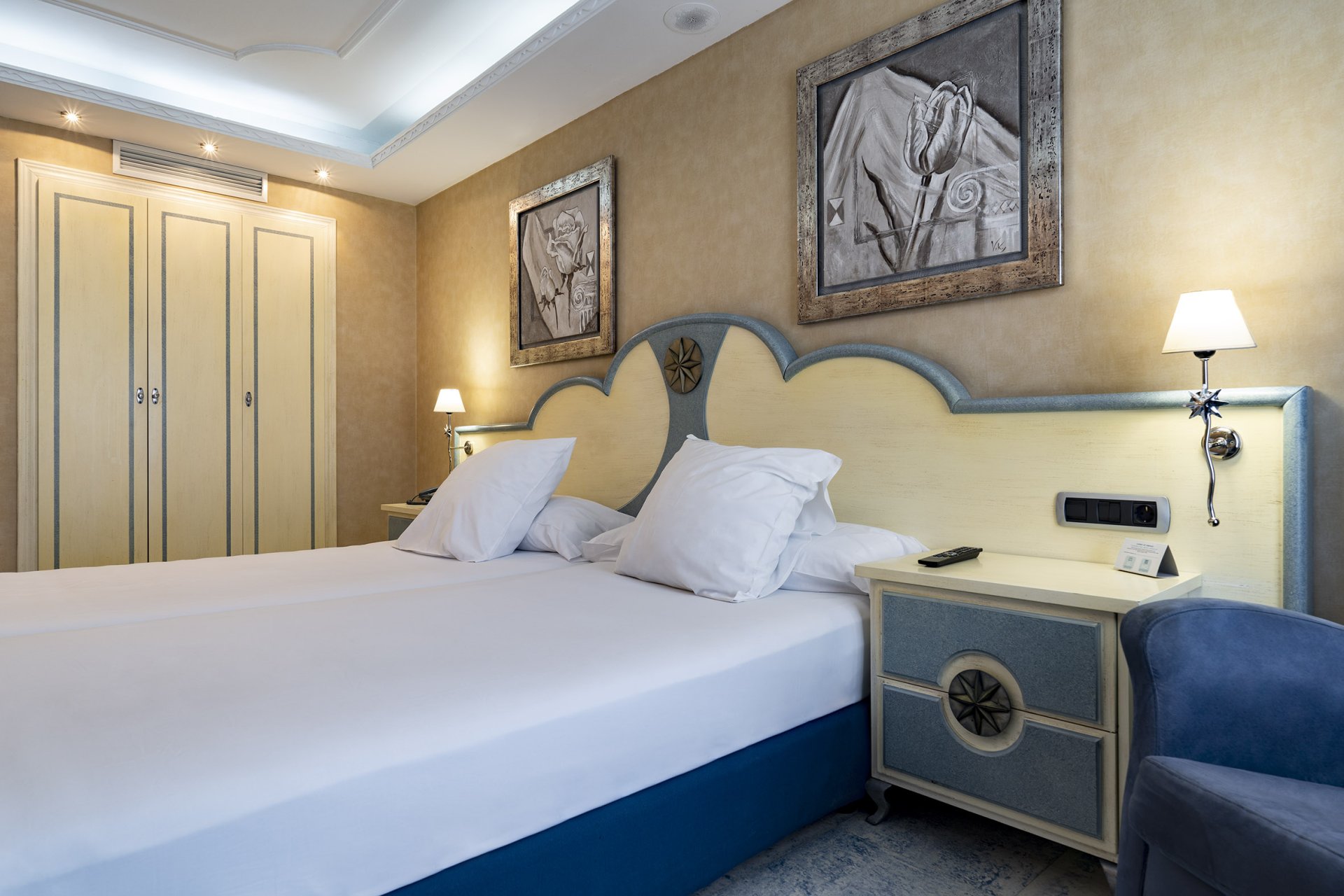 room_image.entity.field_media_image.entity.title.value room_image.entity.field_media_image.entity.alt.value