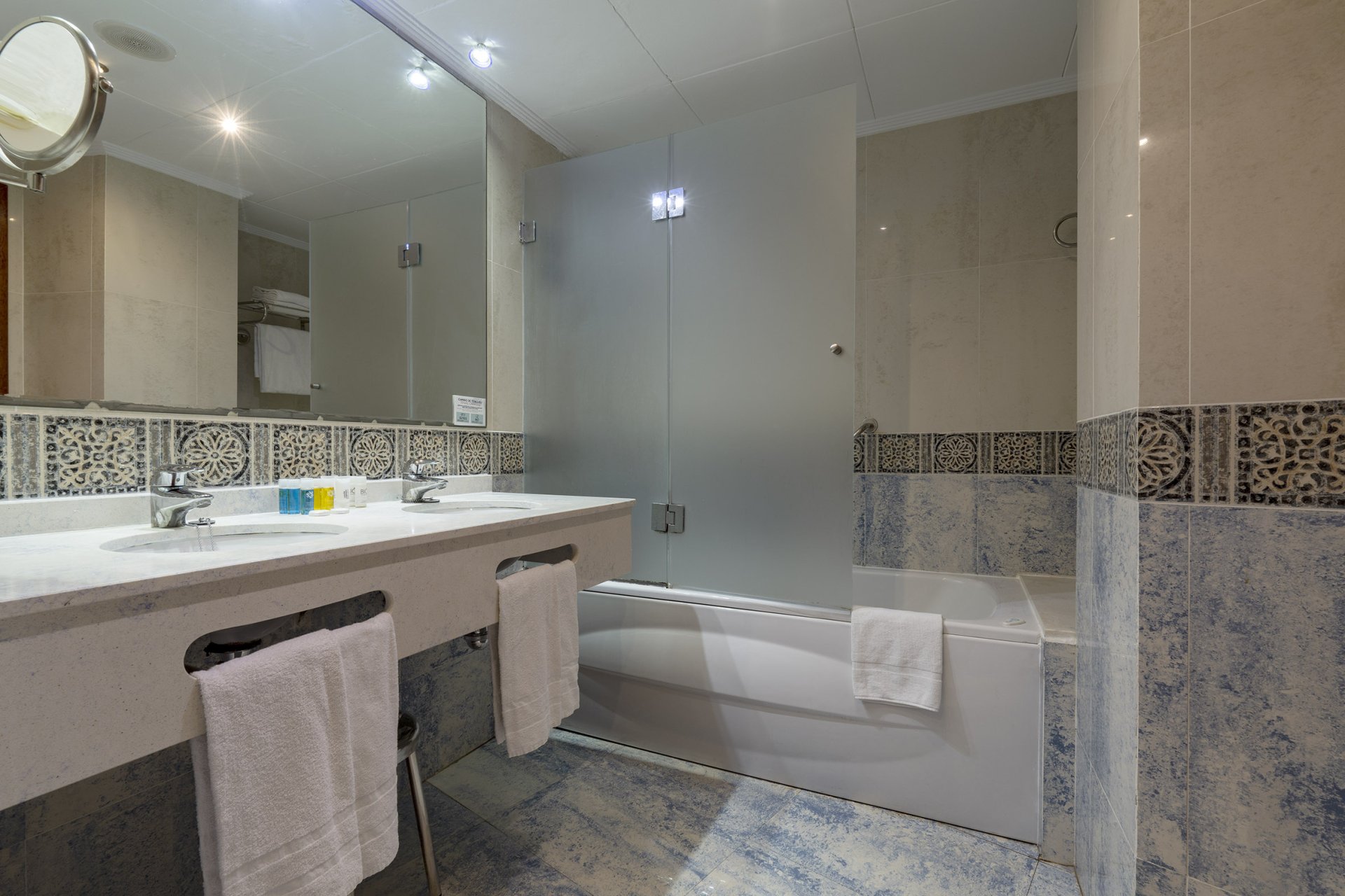 room_image.entity.field_media_image.entity.title.value room_image.entity.field_media_image.entity.alt.value