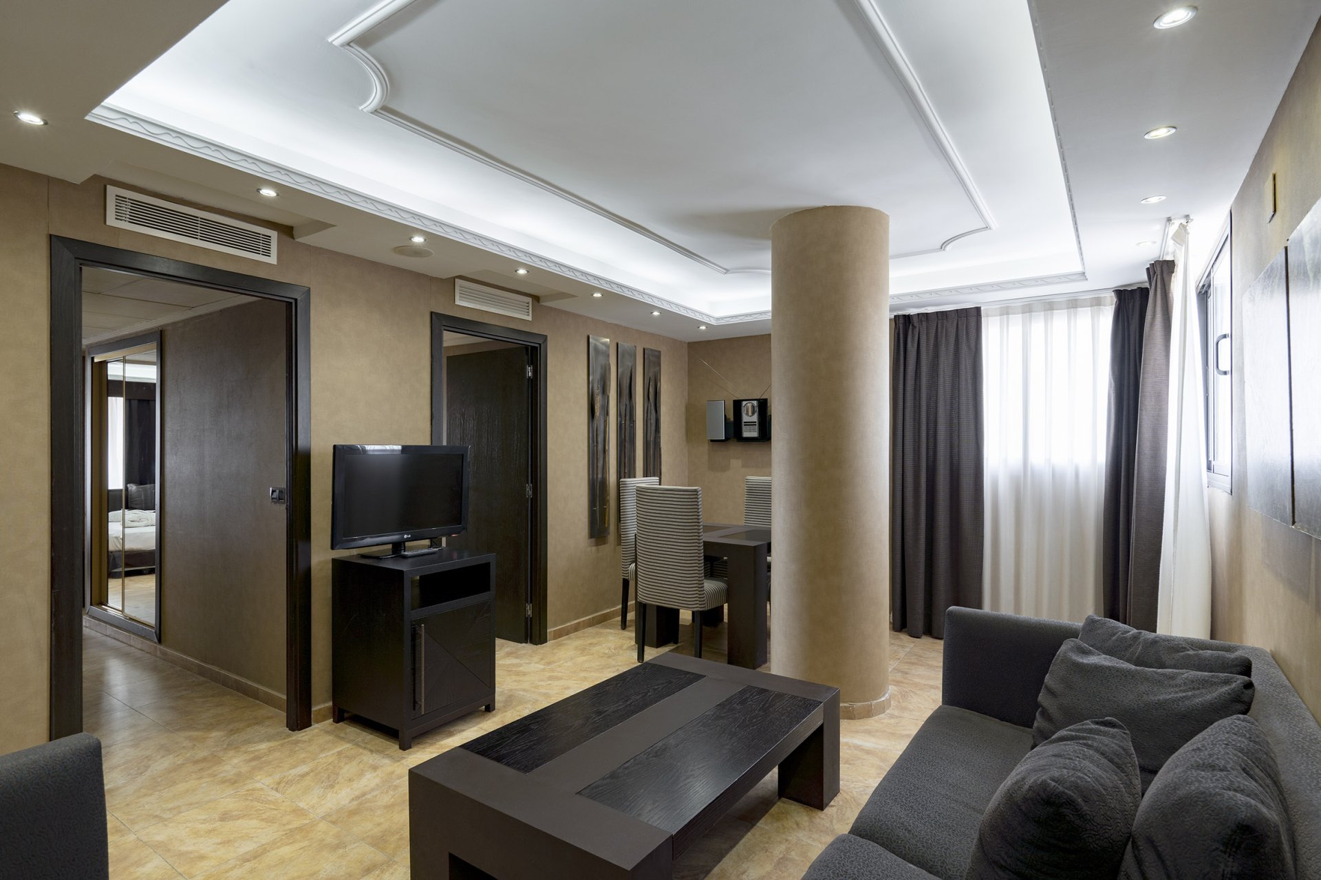 room_image.entity.field_media_image.entity.title.value room_image.entity.field_media_image.entity.alt.value