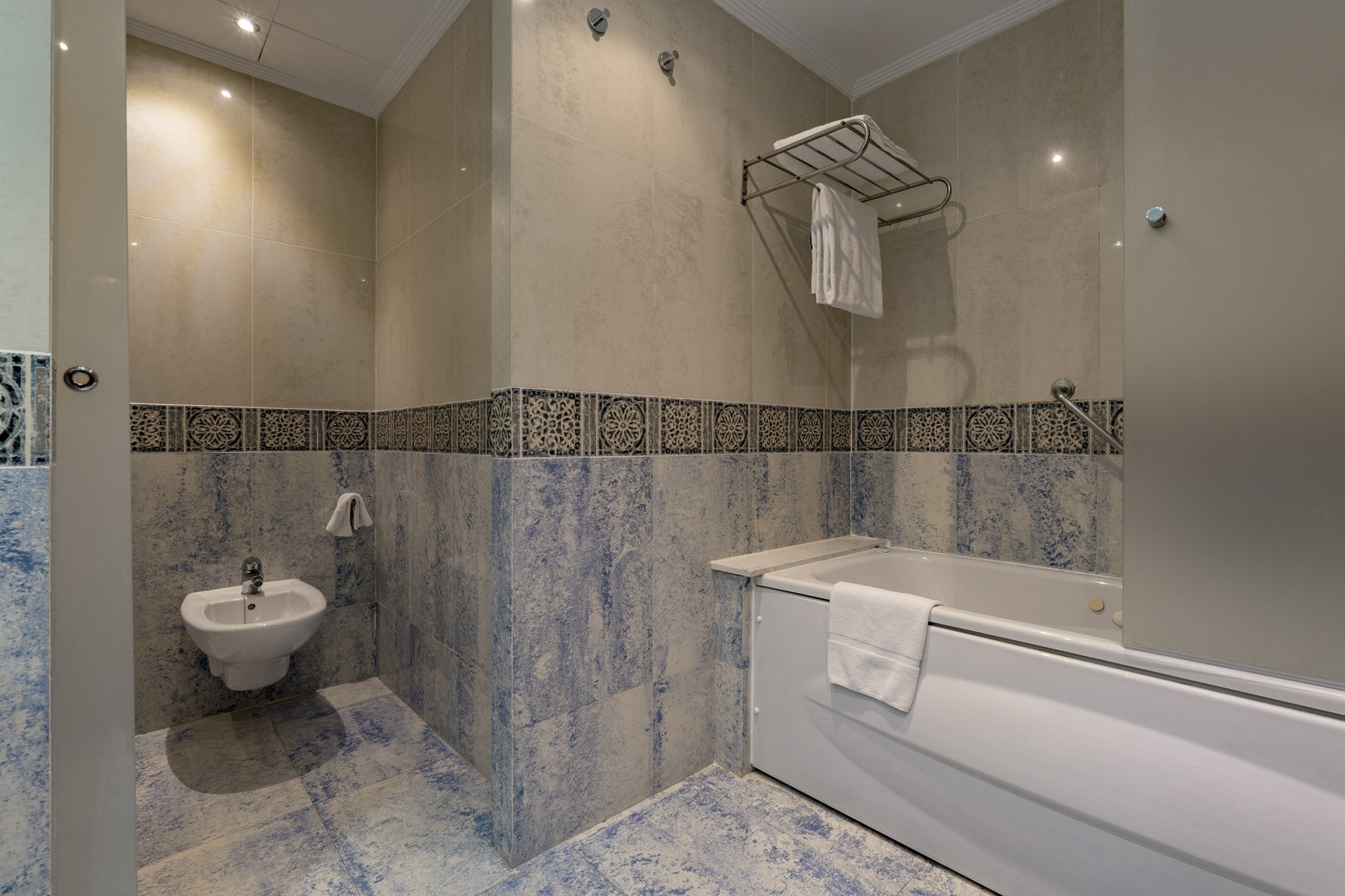 room_image.entity.field_media_image.entity.title.value room_image.entity.field_media_image.entity.alt.value
