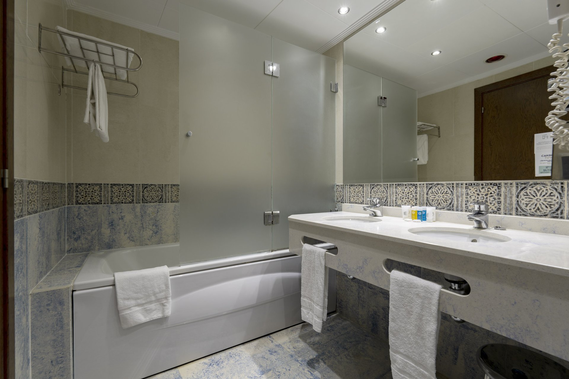room_image.entity.field_media_image.entity.title.value room_image.entity.field_media_image.entity.alt.value