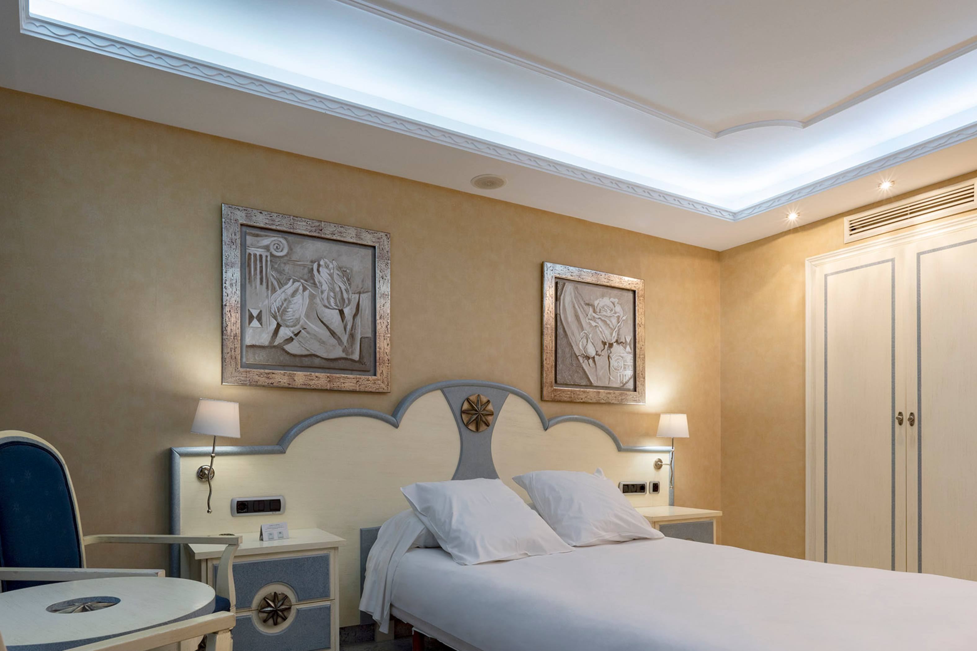 room_image.entity.field_media_image.entity.title.value room_image.entity.field_media_image.entity.alt.value