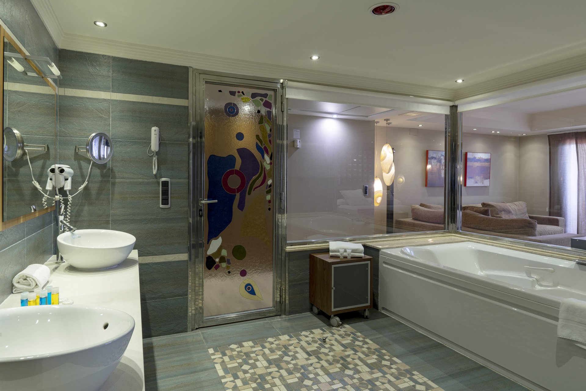 room_image.entity.field_media_image.entity.title.value room_image.entity.field_media_image.entity.alt.value
