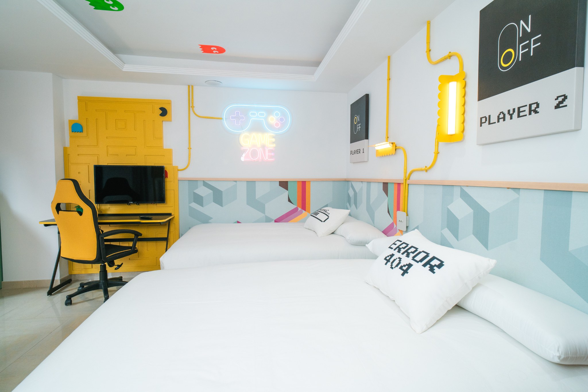 room_image.entity.field_media_image.entity.title.value room_image.entity.field_media_image.entity.alt.value