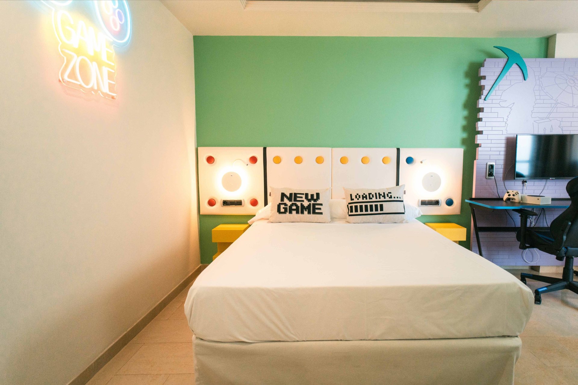 room_image.entity.field_media_image.entity.title.value room_image.entity.field_media_image.entity.alt.value