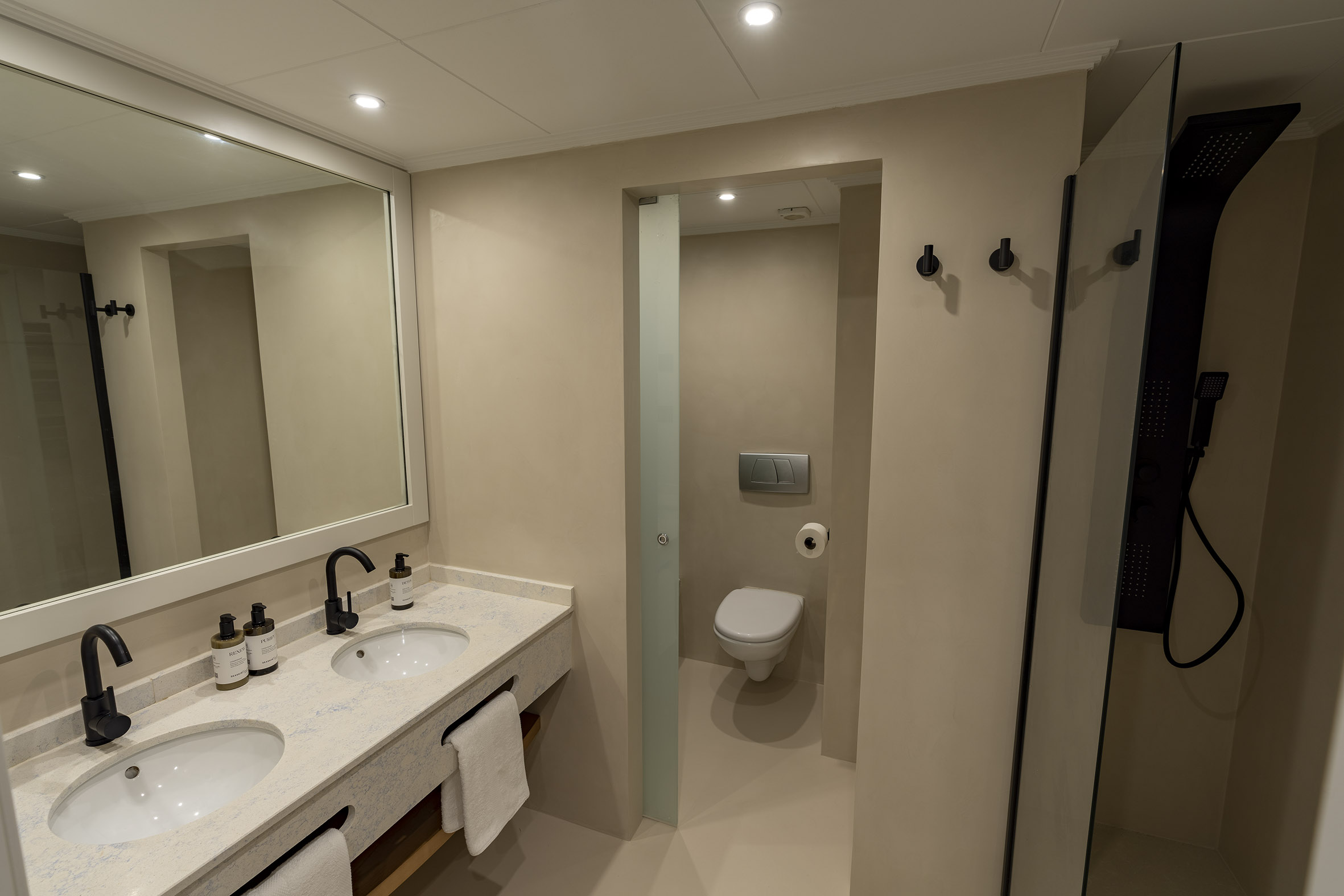 room_image.entity.field_media_image.entity.title.value room_image.entity.field_media_image.entity.alt.value
