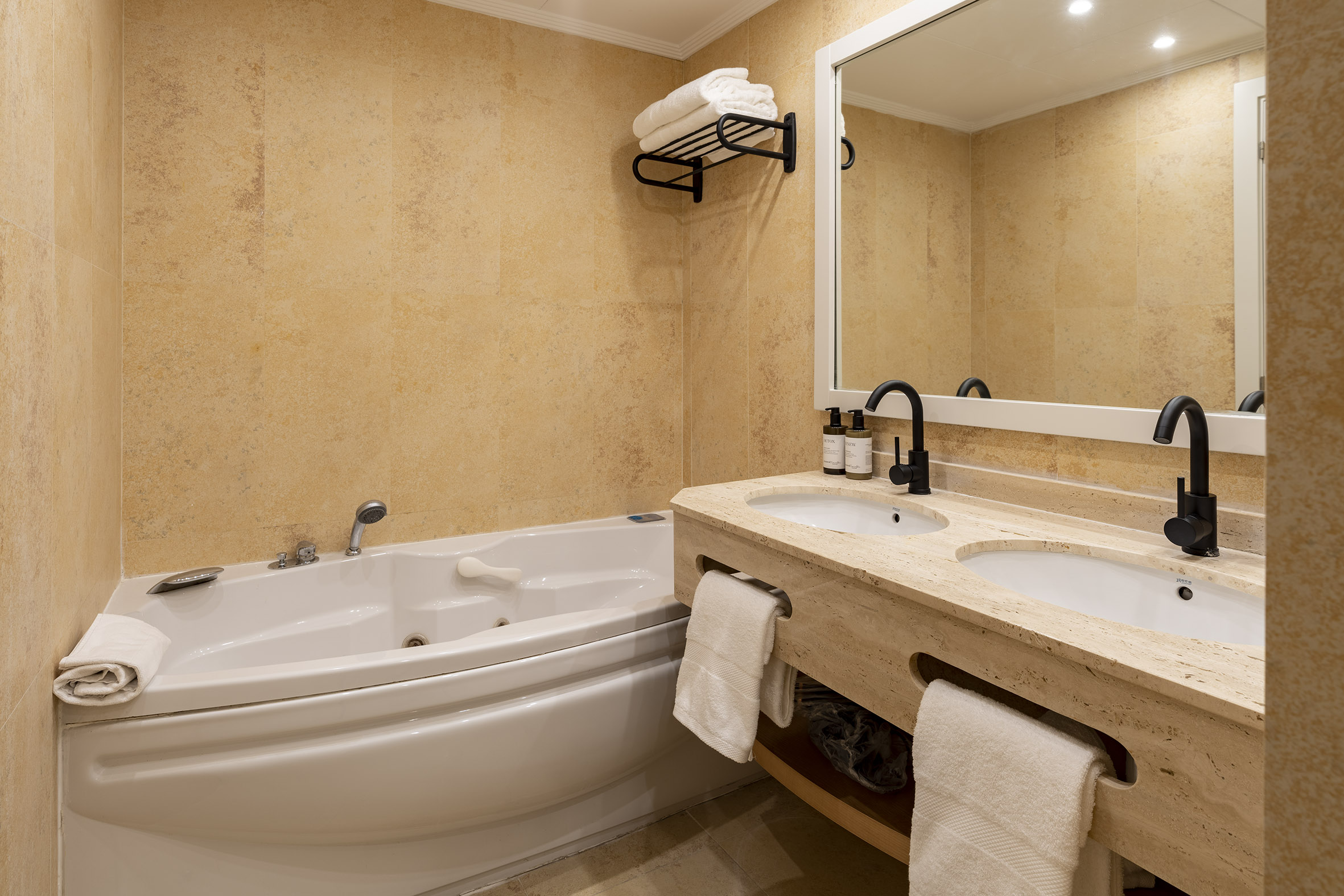 room_image.entity.field_media_image.entity.title.value room_image.entity.field_media_image.entity.alt.value