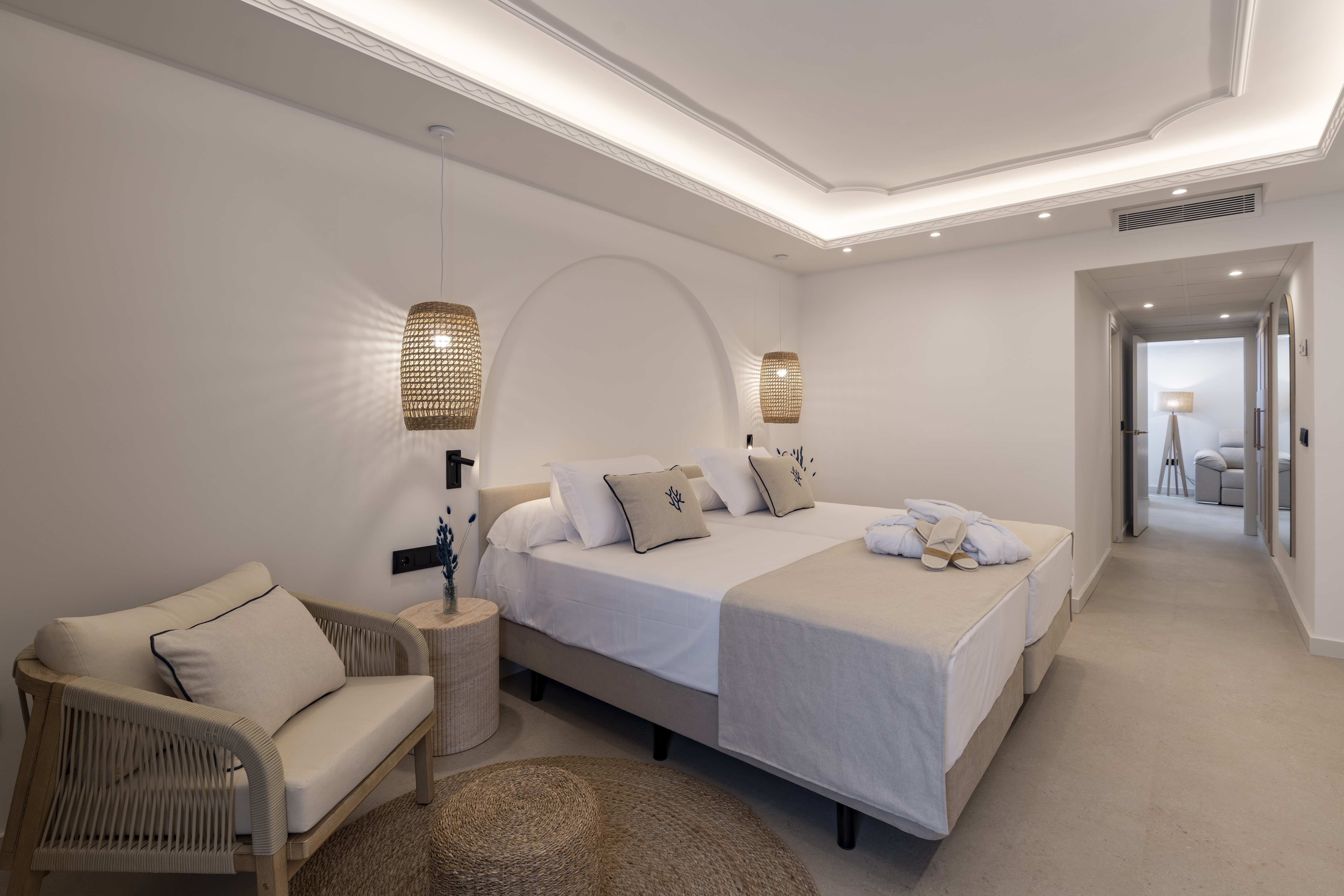 room_image.entity.field_media_image.entity.title.value room_image.entity.field_media_image.entity.alt.value