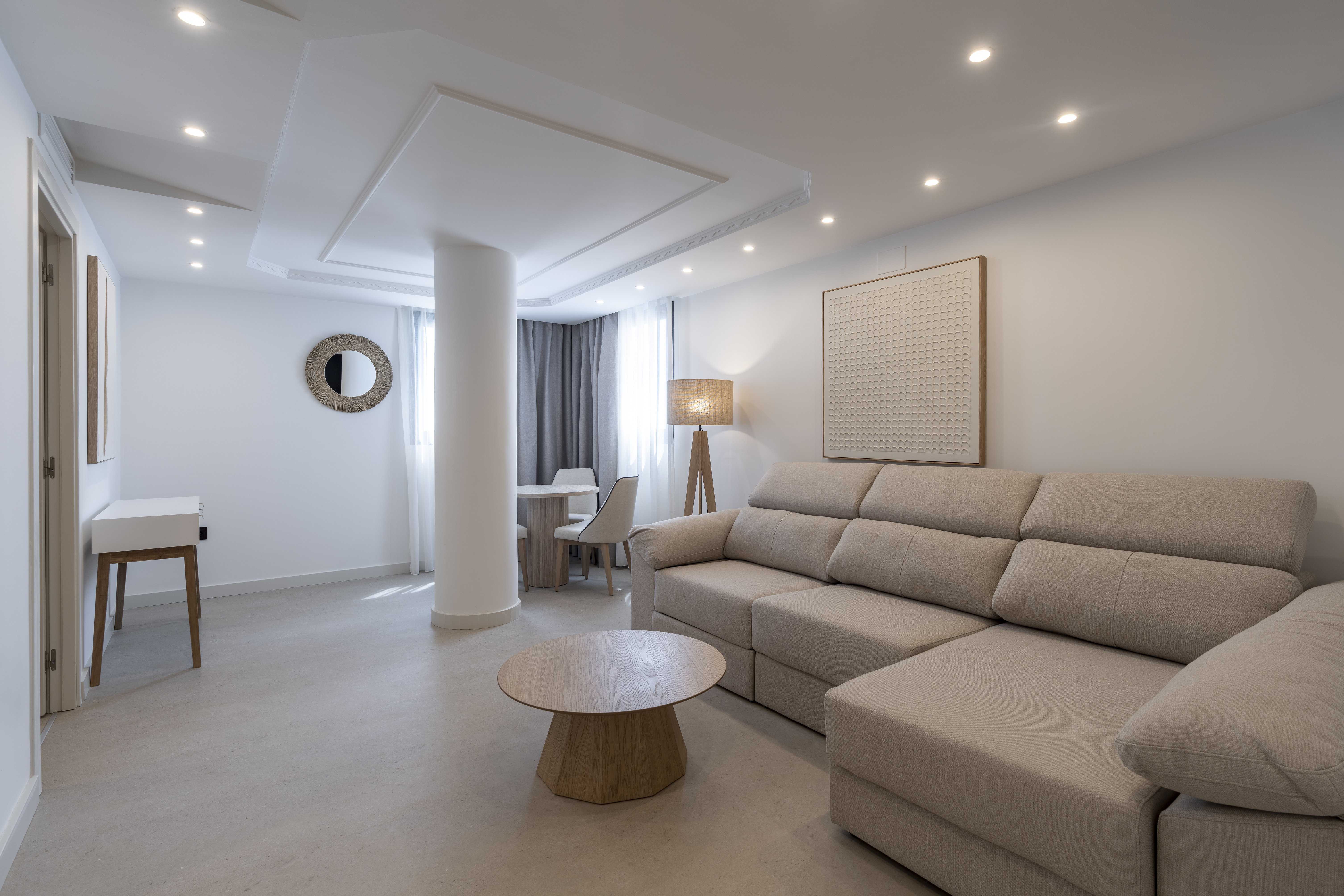 room_image.entity.field_media_image.entity.title.value room_image.entity.field_media_image.entity.alt.value