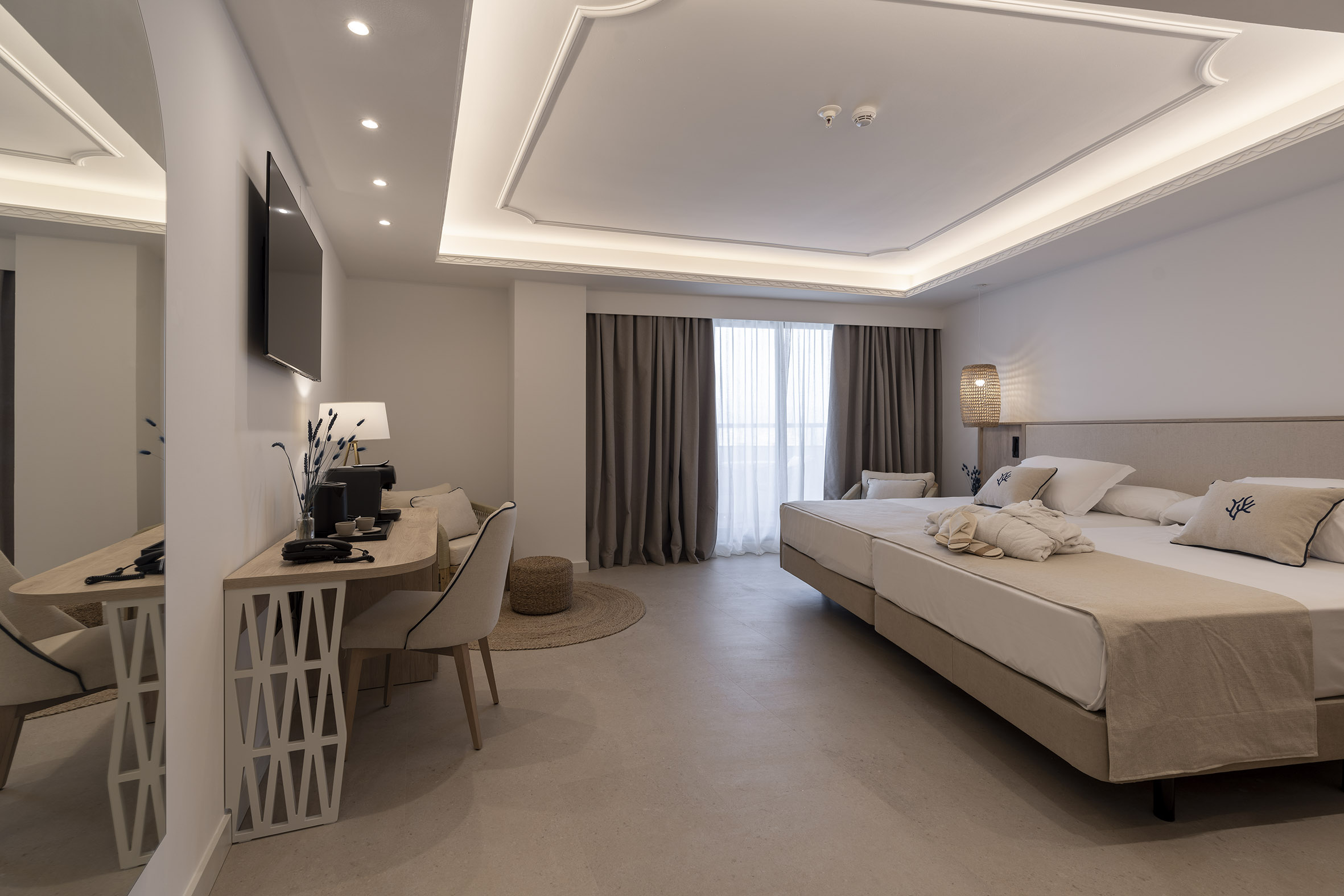 room_image.entity.field_media_image.entity.title.value room_image.entity.field_media_image.entity.alt.value