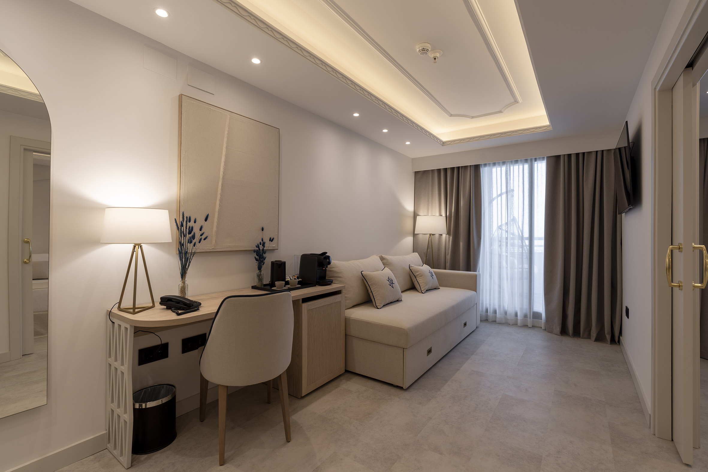 room_image.entity.field_media_image.entity.title.value room_image.entity.field_media_image.entity.alt.value
