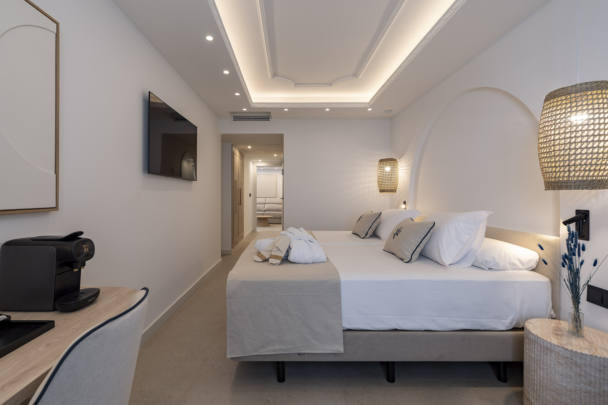 room_image.entity.field_media_image.entity.title.value room_image.entity.field_media_image.entity.alt.value
